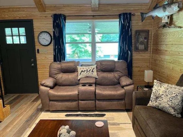 Cabin 17 living room with recliners