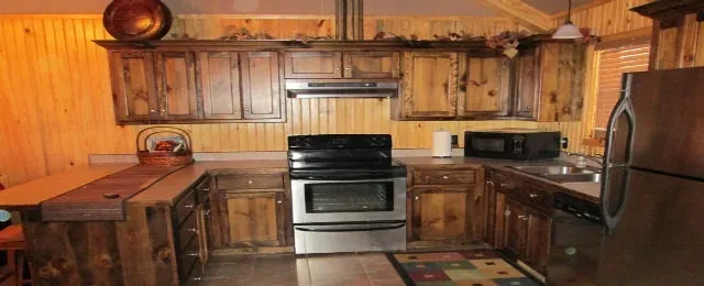 Cabin 9 kitchen and dining area